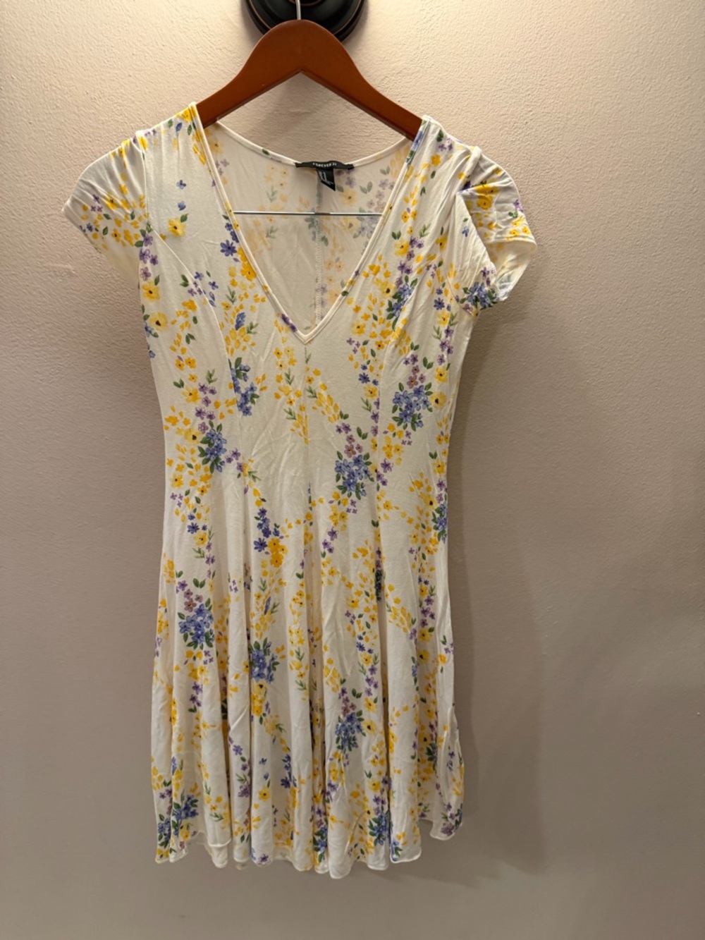 Forever 21 Floral‎ Fit and Flare Mini Dress White Yellow Purple V-Neck Medium